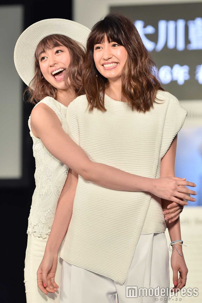 (左から)大川藍、有末麻祐子