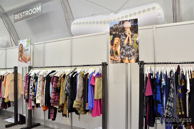 「MINKPINK」ブースの様子（「MAGIC」2013S／Sにて）