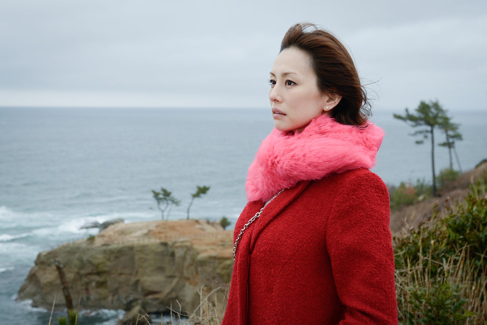 米倉涼子、強風の断崖絶壁でロケ続行　女優魂を見せ付ける「壮絶だった」