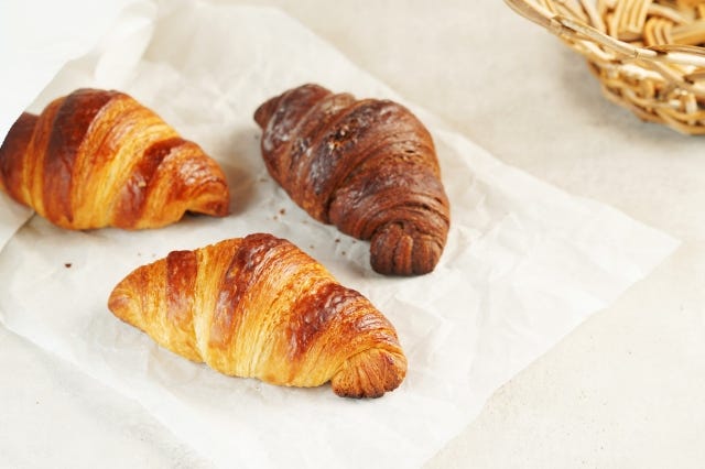 通常の約3倍・108層…！高級食パン専門店が作る「唯一無二のクロワッサン」