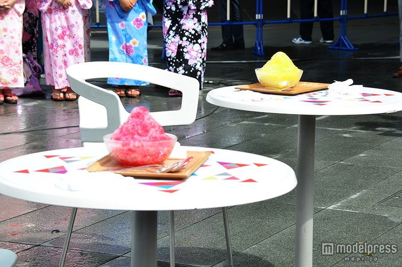 かき氷早食い対決の様子