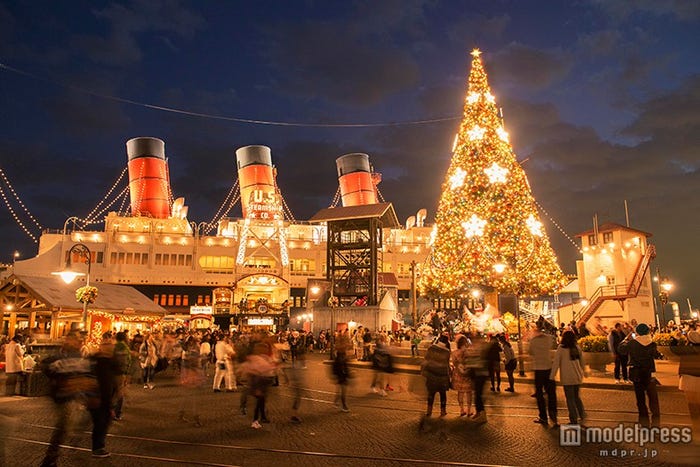 ディズニークリスマス、光り輝くロマンティックなパークの楽しみ方／（C）Disney【モデルプレス】