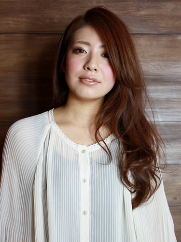 顔タイプ エレガント さんに似合う髪型は 曲線を意識したスタイルがおすすめ モデルプレス 顔タイプ エレガント さんに似合う髪型は 曲線を意識したスタイルがおすすめ モデルプレス