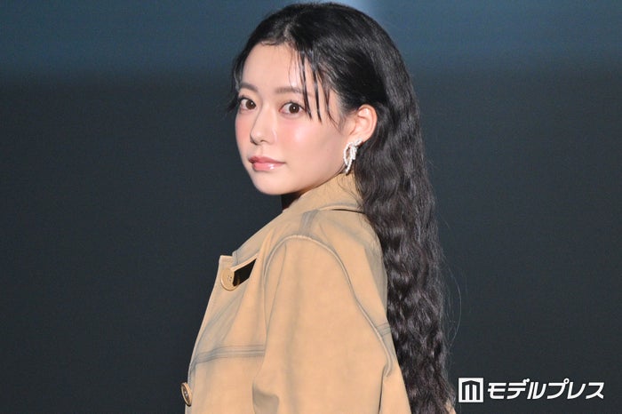 なこなこカップル・なごみ、シースルートップスから美肌チラリ コラボアイテムお披露目【TGCしずおか2025】