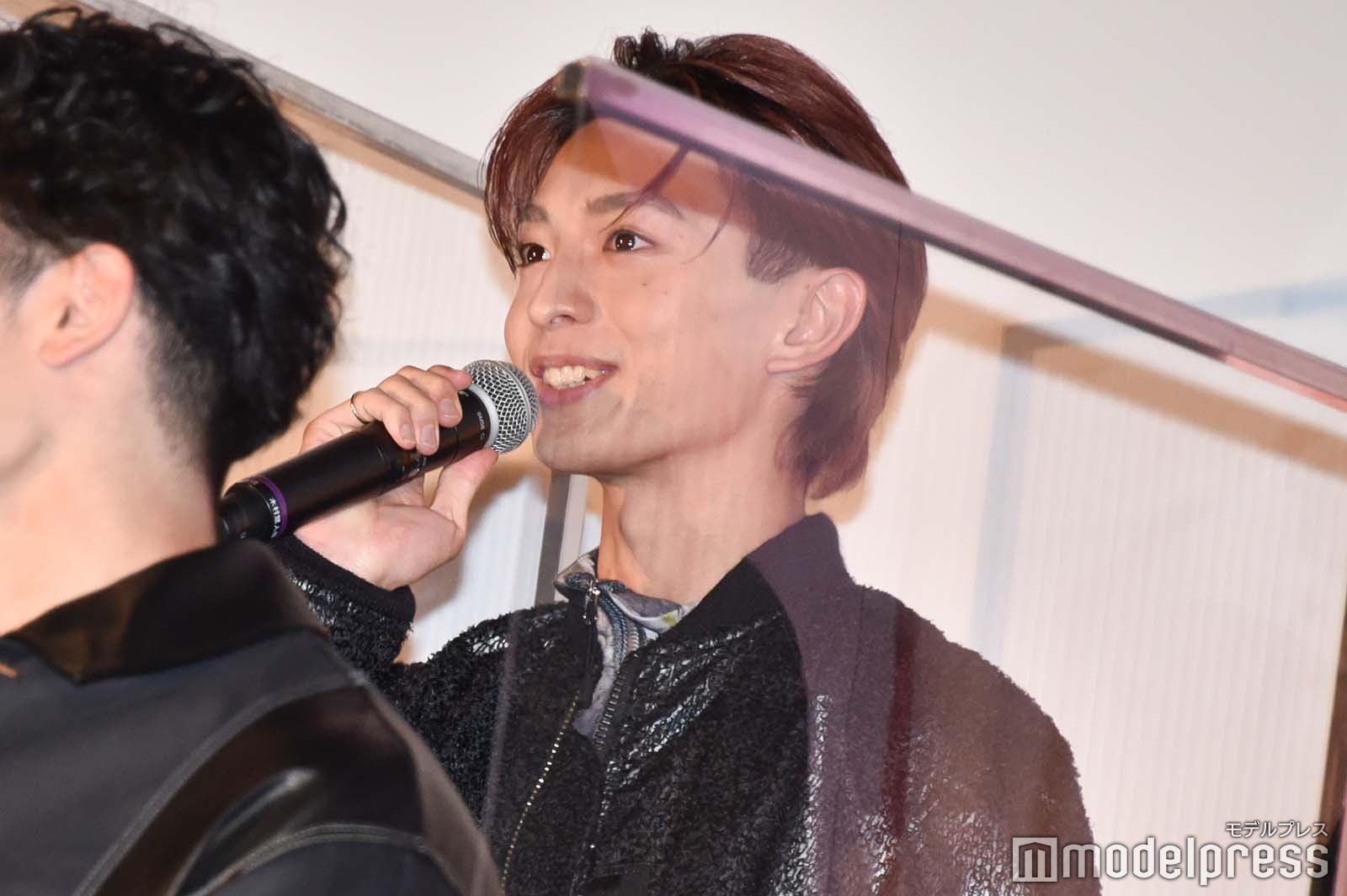 黒マスクがトレードマークのカムイ役で「マスクの下はこういう顔です」と挨拶した木村慧人 （C）モデルプレス