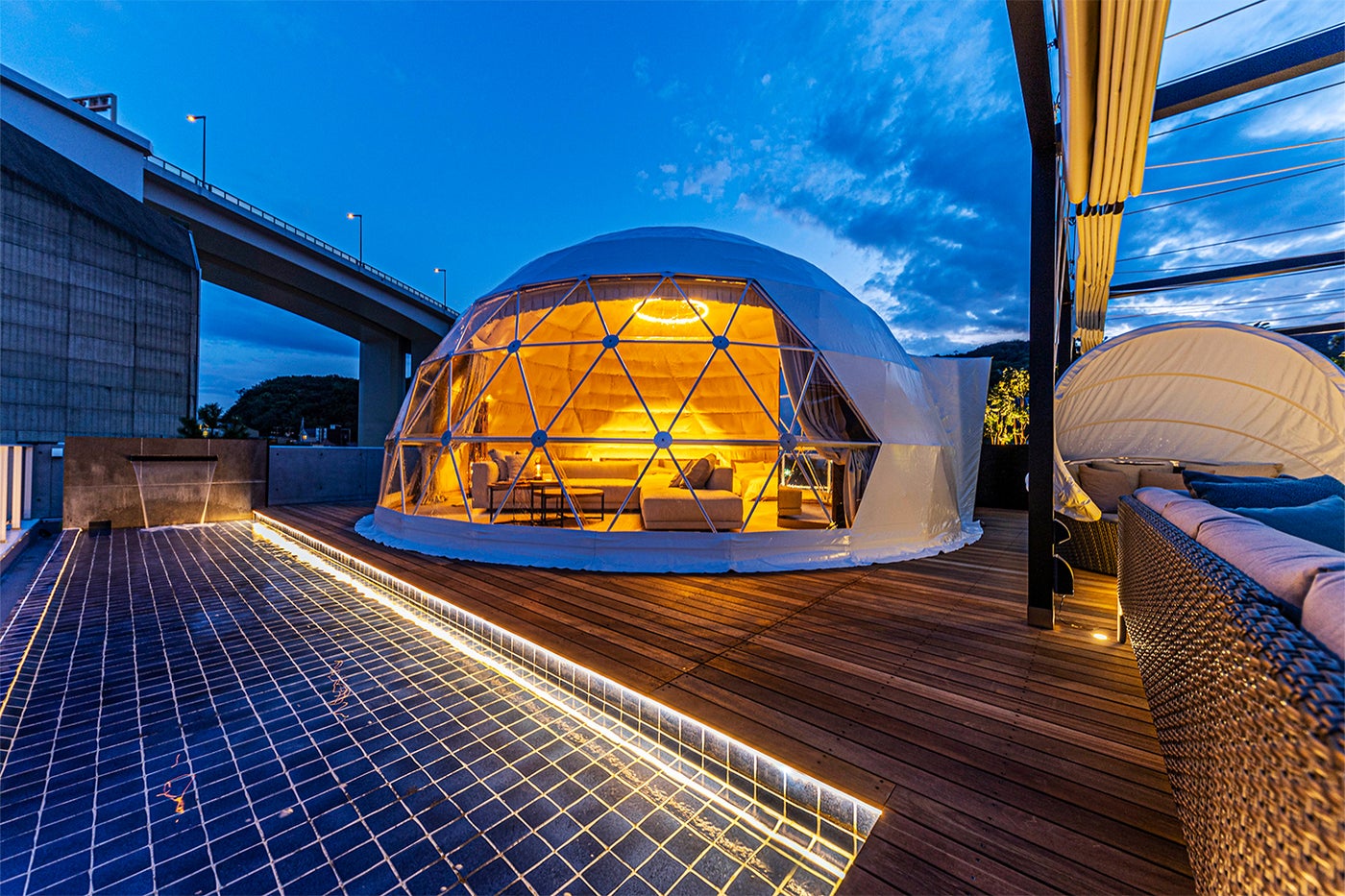 AWAJI GLAMPING BEACH VILLA SAZANAMI／画像提供：ブッキングリゾート