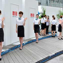 原幹恵(左)とモデルガールズ