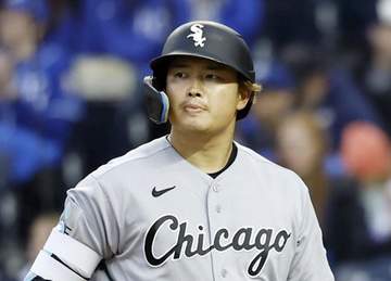 珍事！村上宗隆がさすがの選球眼でストライク判定覆す 2球連続でABSチャレンジ成功→ストレートの四球 2戦連発弾含む4出塁 四球数は20に