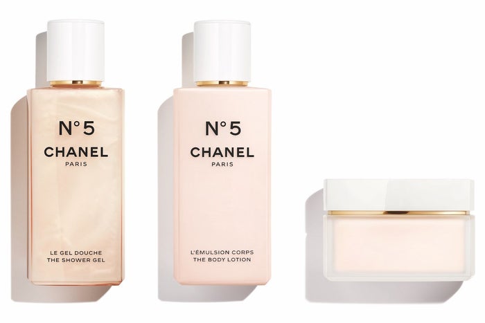 シャネルが「N°5」の香りを堪能できるホリデーシーズンを提案 - モデルプレス