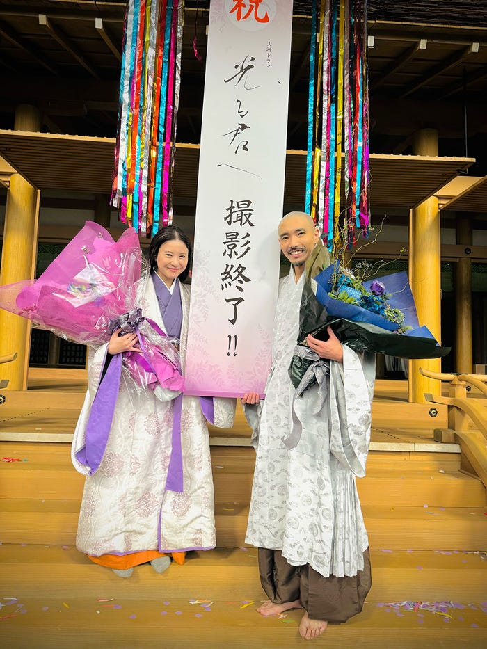 吉高由里子、柄本佑(C)NHK