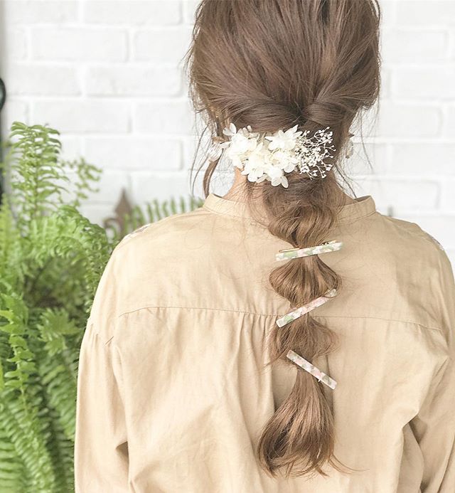 ヘアアクセサリーを使った大人アレンジ特集 種類や簡単な使い方をご紹介 モデルプレス ヘアアクセサリーを使った大人アレンジ特集 種類や簡単な使い方をご紹介 モデルプレス