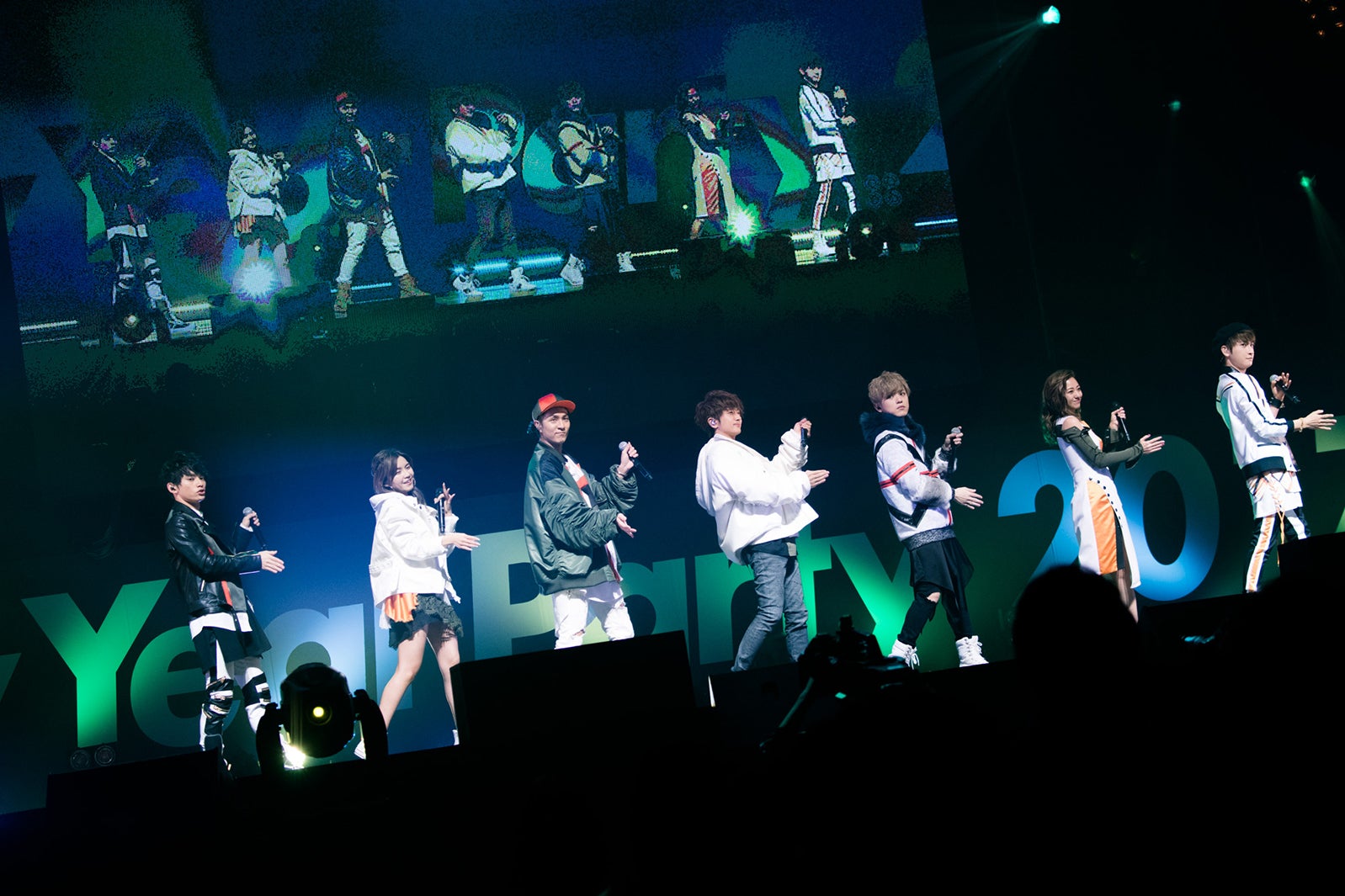 AAA、年明け恒例パーティーにサプライズゲスト登場！