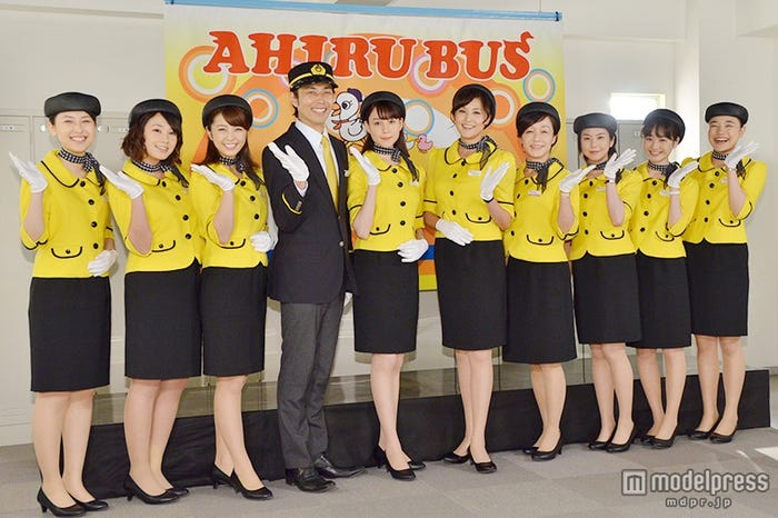 (左から)小松美月、橋本甜歌、柳ゆり菜、袴田吉彦、トリンドル玲奈、藤原紀香、キムラ緑子、野村麻純、秋月成美、城戸愛莉
