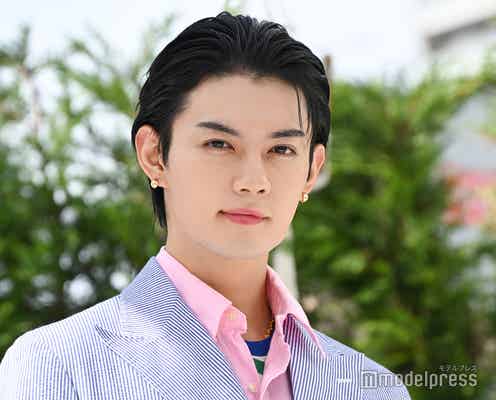 M!LK佐野勇斗、縦眉ショットが「表情筋が豊か」「もっくんと対決してほしい」と話題 人気芸人「面識ないですが」自撮りで対決も