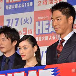 左より：田中圭、栗山千明、AKIRA