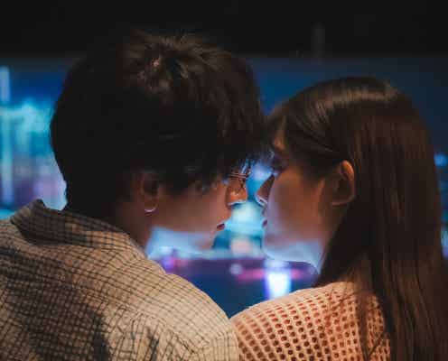 黒羽麻璃央&松村沙友理がキス寸前 “いい雰囲気になったふたり”の場面写真解禁【焼いてるふたり~交際0日 結婚から恋をはじめよう~】