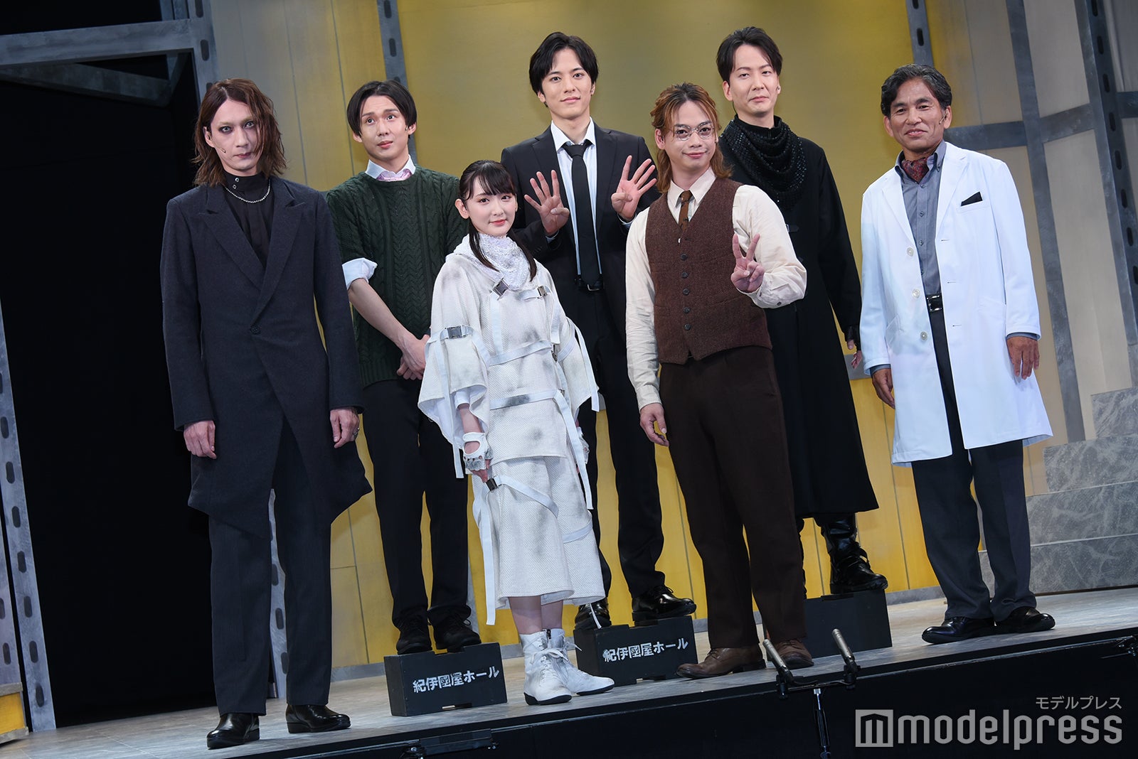 （前列左から）村田充、生駒里奈、池田純矢、阿南健治（後列左から）田村心、松島庄汰、新子景視（C）モデルプレス