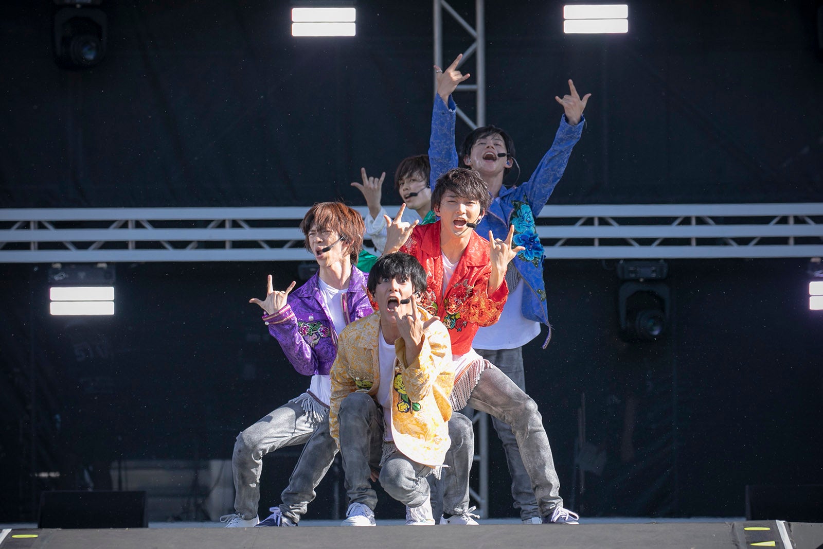 超特急（写真：米山三郎、深野輝美）