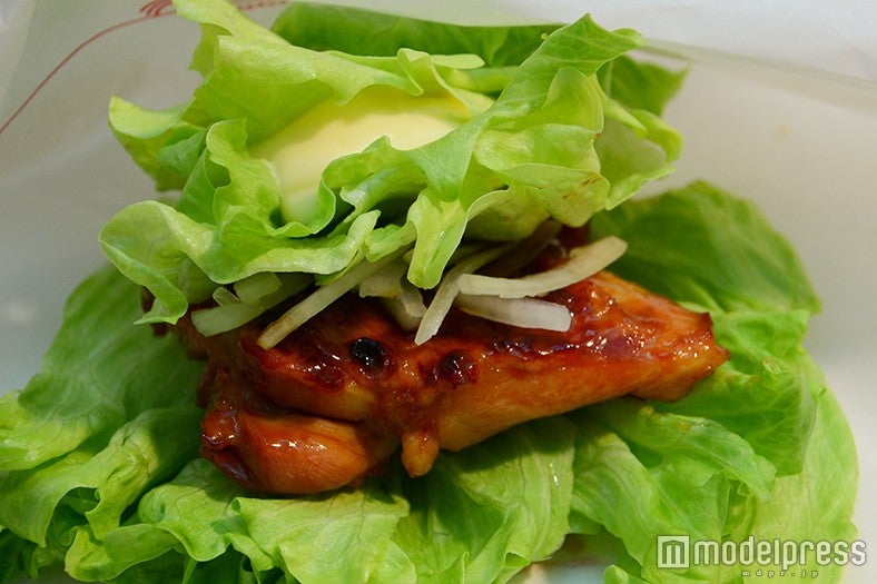 ボリューミーなチキン（C）モデルプレス