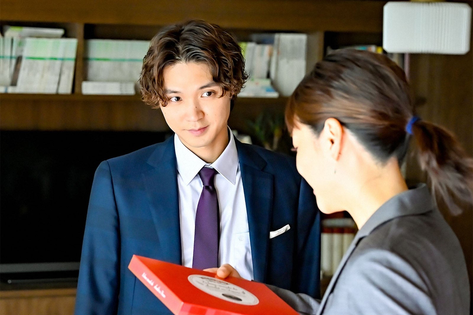 磯村勇斗、上野樹里／「持続可能な恋ですか？～父と娘の結婚行進曲～」第8話より（C）TBS