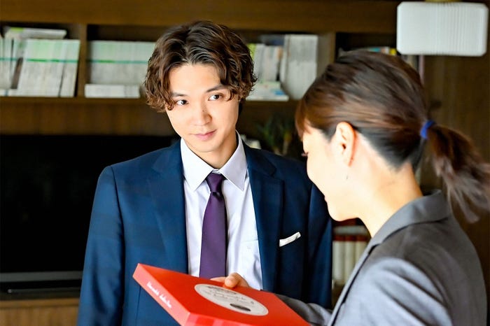 磯村勇斗、上野樹里/「持続可能な恋ですか?~父と娘の結婚行進曲~」第8話より(C)TBS