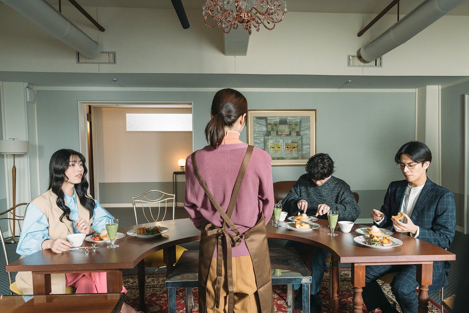 井手上漠、若月佑美、本田響矢、中尾暢樹「セレブ男子は手に負えません」第3話より（C）ABC・DLE