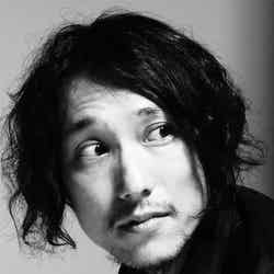 デザインを書き下ろした串野真也/画像提供:ユー・エス・ジェイ