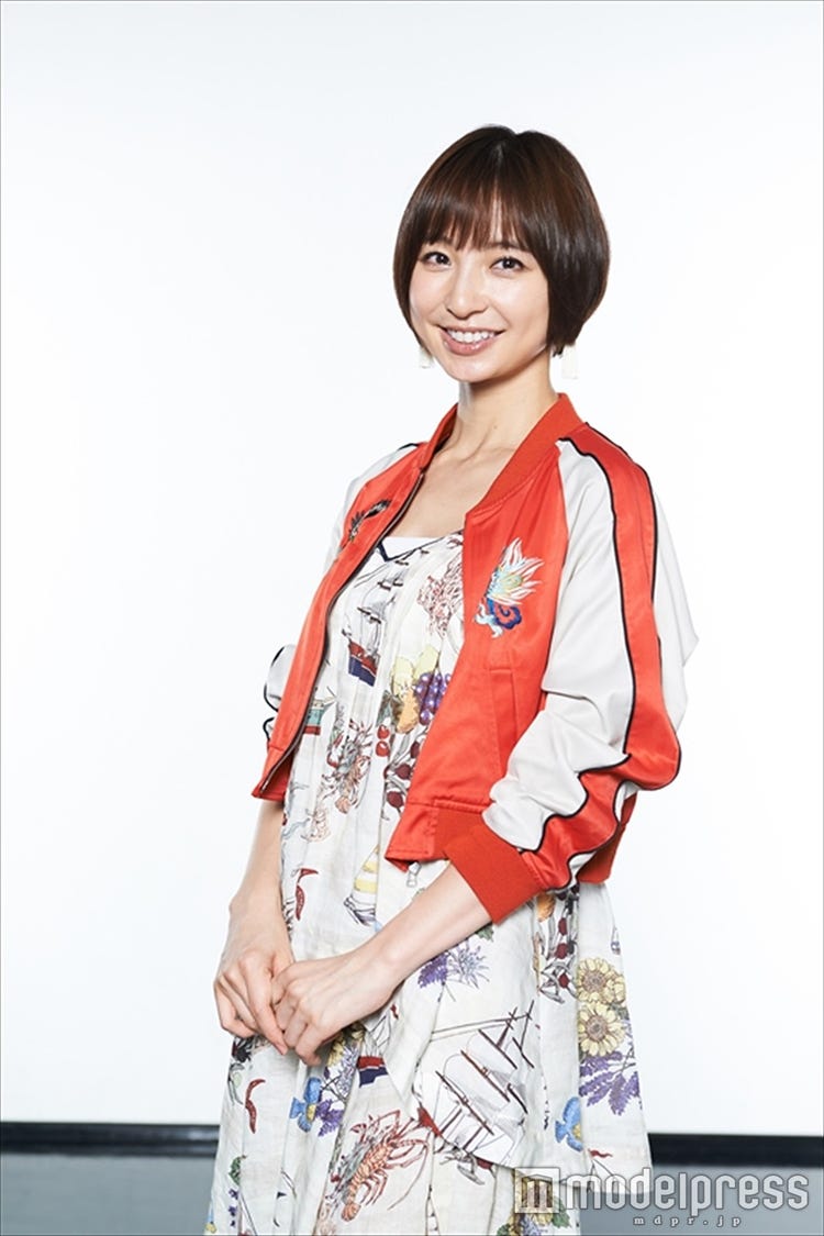 画像6 8 篠田麻里子 スカジャン 総柄ワンピの王道 タッキー スタイルが可愛い ファッションチェック 独占コメント モデルプレス