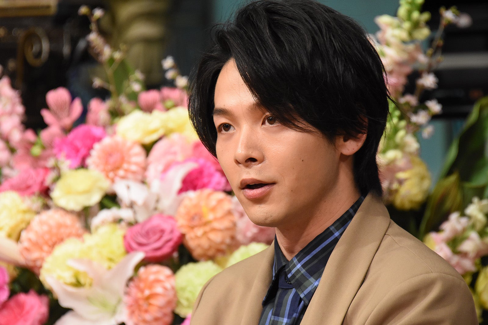 中村倫也、佐藤寛太が「困っていても…」反省していることを明かす