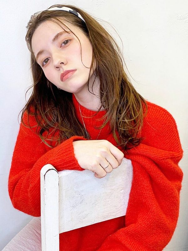 カチューシャで作る簡単へアレンジ特集 大人女性に似合う付け方をご紹介 モデルプレス カチューシャで作る簡単へアレンジ特集 大人女性に似合う付け方をご紹介 モデルプレス