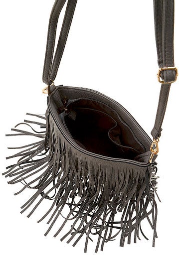フリンジショルダーバッグ「fifth」3,141円（税抜）