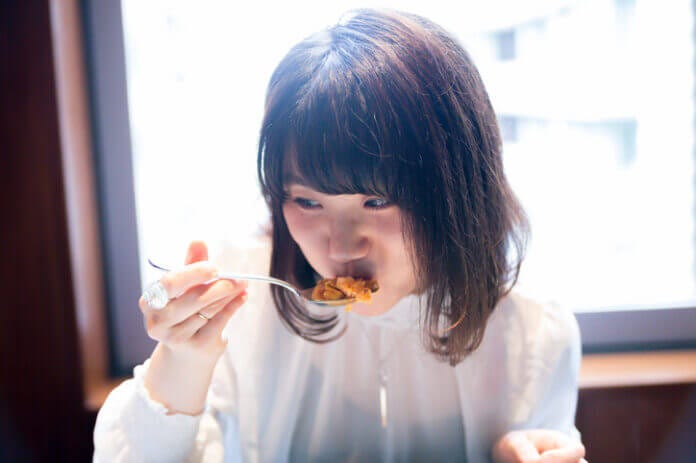 1:食べ方が汚い女