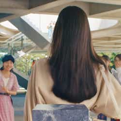 モデルプレス - “後ろ髪”の乱れ、気づいてる?驚きの動画公開で大人女子のヘア意識が明らかに