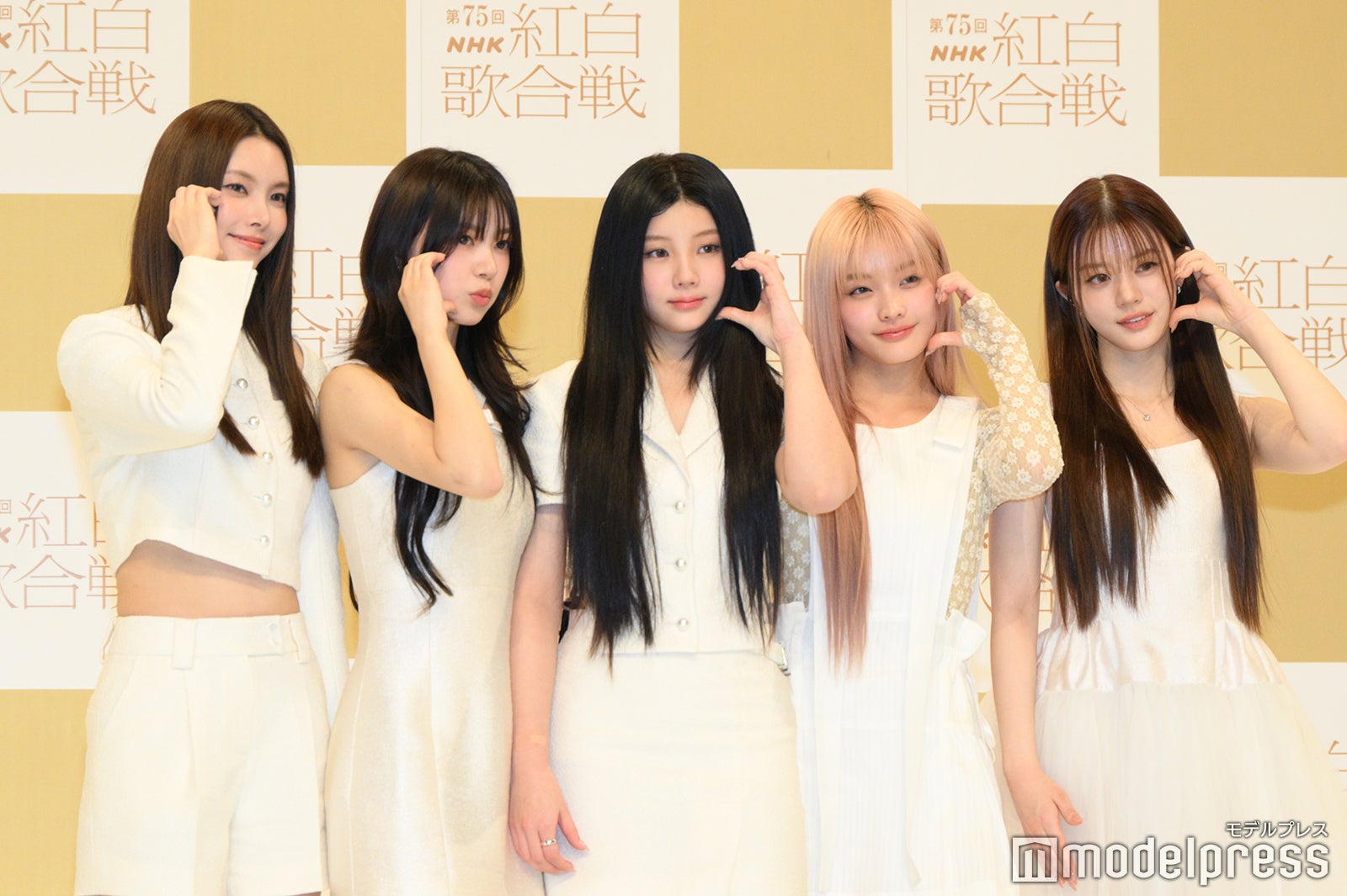 ILLIT（左から）ユナ、モカ、ウォンヒ、イロハ、ミンジュ（C）モデルプレス