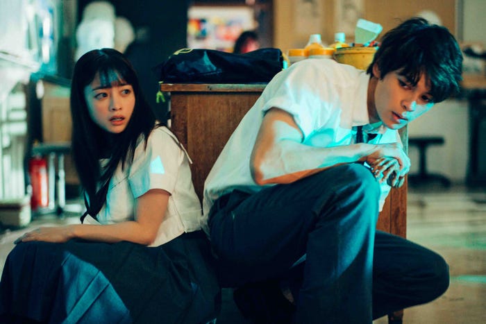 橋本環奈、眞栄田郷敦(C)2022「カラダ探し」製作委員会
