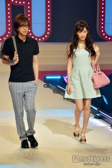 （左から）三浦翔平、大政絢