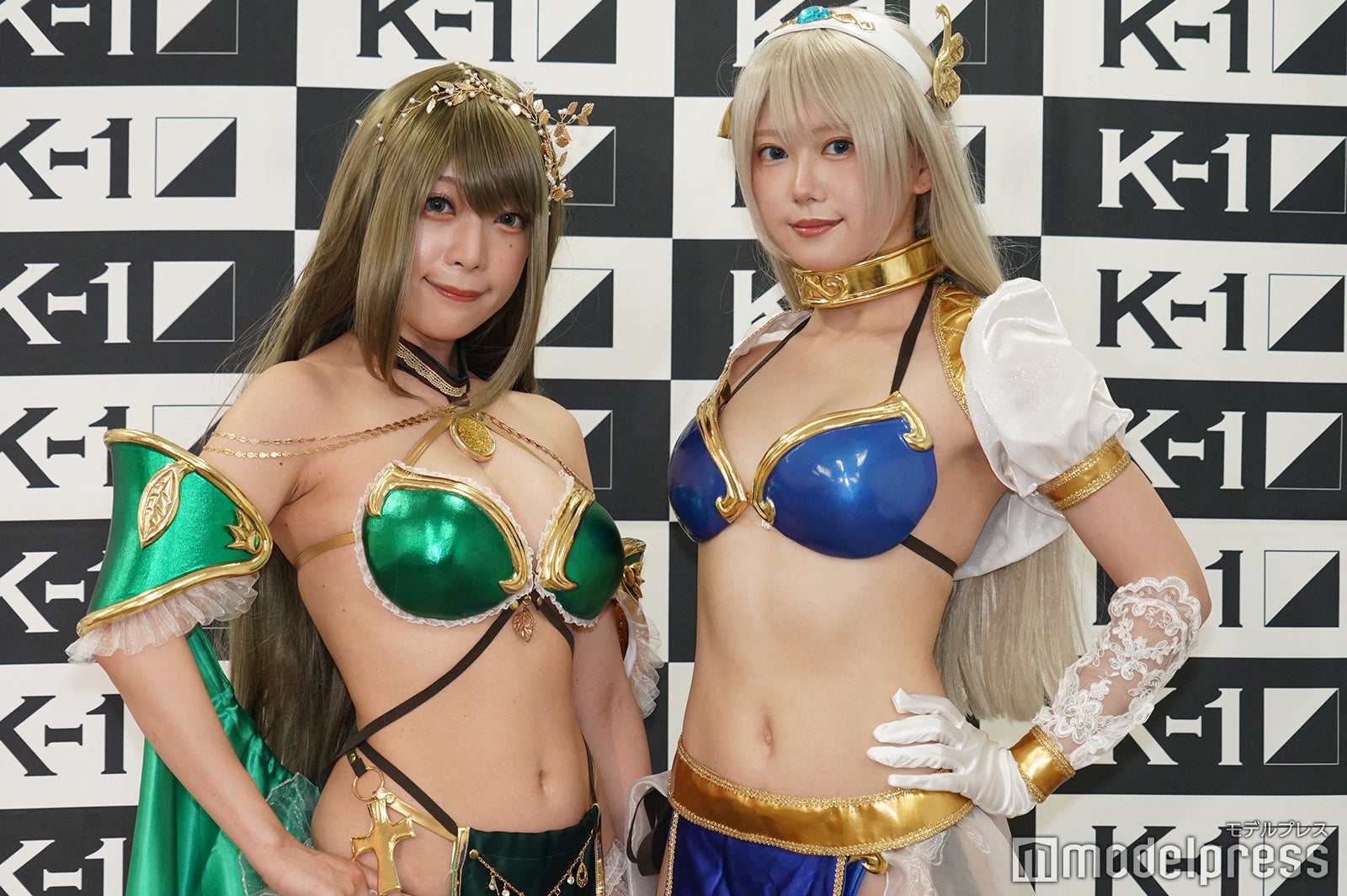 （左から）宮本彩希、篠崎こころ （C）モデルプレス