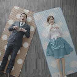 佐々木希(右)、遠藤憲一(左)/ロッテアイスの新CM「オフィス」編