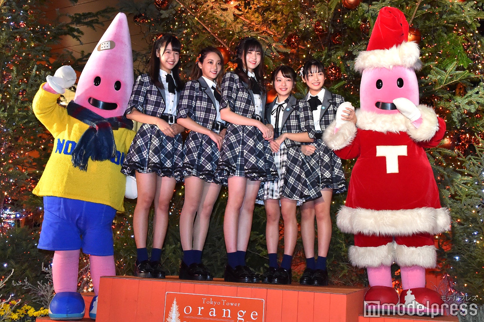 鈴木遥夏、安田愛里、阿部菜々実、長月翠、大石夏摘 （C）モデルプレス