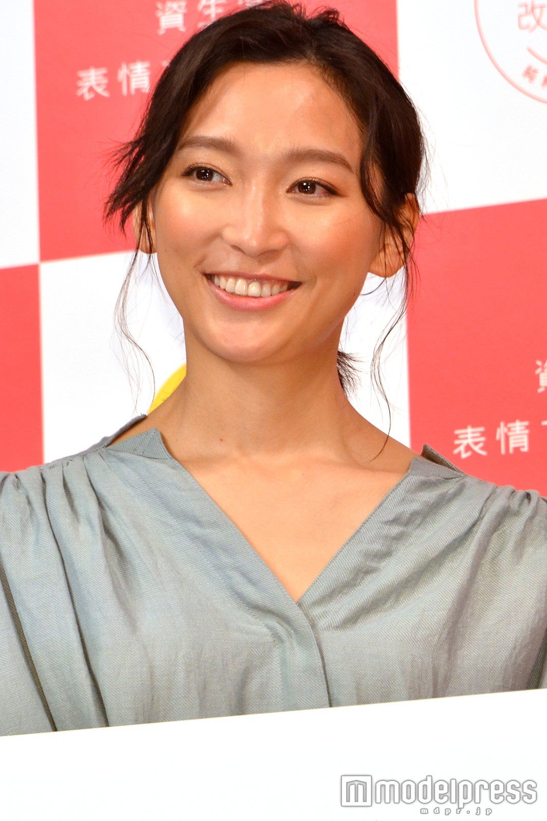 杏 第3子妊娠発表後初の公の場 双子の育児生活を明かす モデルプレス