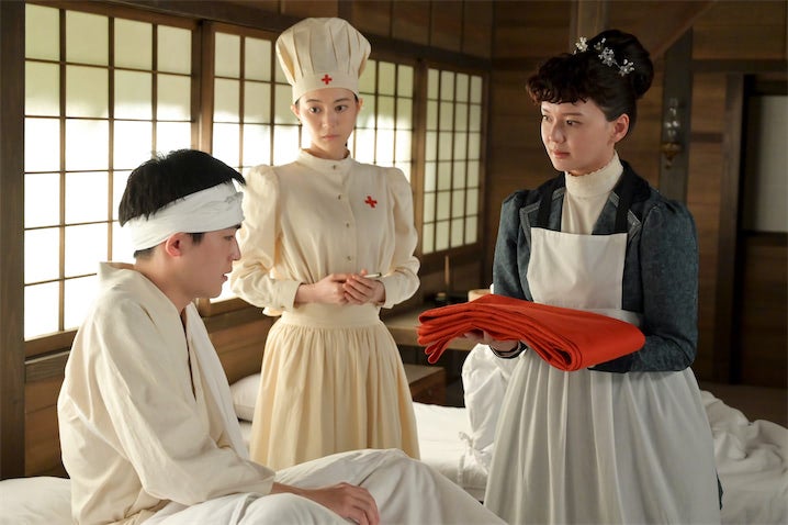 『風、薫る』捨松（多部未華子）が再登場、陸軍病院で働く多江と初対面「カッコよすぎて泣ける」