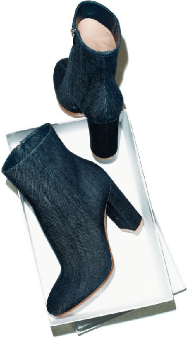 デニムショートブーツ ¥100,000／Gianvito Rossi（C）TOPLOG