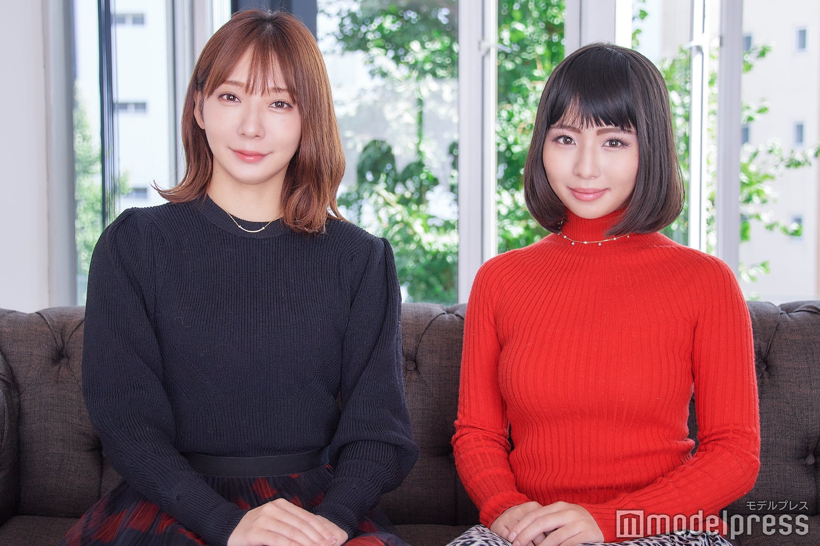 （左から）茉莉邑薫、ゆかりん（C）モデルプレス