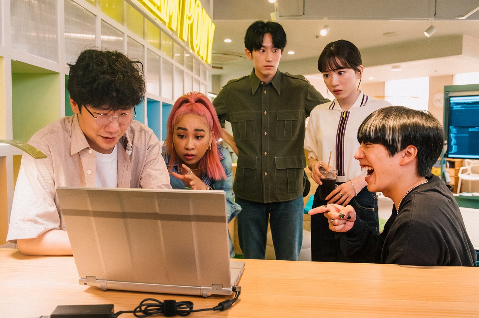 前原滉、青山テルマ、杉野遥亮、永野芽郁、坂東龍汰／「ユニコーンに乗って」第5話より（C）TBS