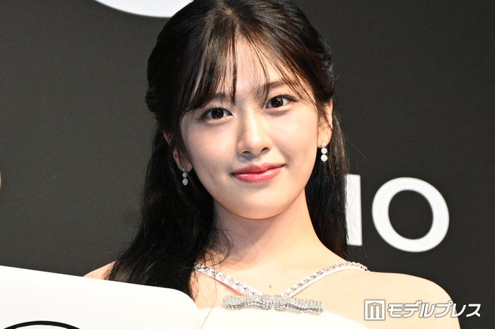 IVEユジン、突然の10年前ショット公開にファン騒然「可愛すぎて二度見」「すでに出来上がってる」