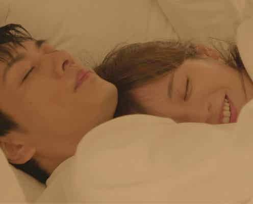 “わた婚”貴島明日香、夫・久保田悠来とベッドで急接近 ハグ&おでこキスも<私たち結婚しました4>