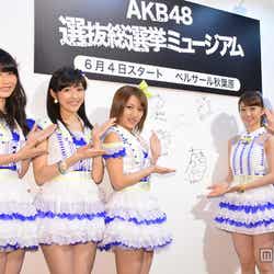 (左から)横山由依、渡辺麻友、高橋みなみ、大島優子、篠田麻里子