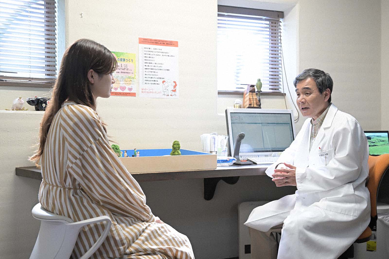 生見愛瑠、肥後克広「くるり～誰が私と恋をした？～」第8話より（C）TBS