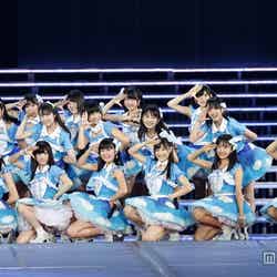 AKB48研究生らが「青空カフェ」を初披露／「AKB48 2013 真夏のドームツアー～まだまだ、やらなきゃいけないことがある～」ナゴヤドーム公演2日目より（C）AKS