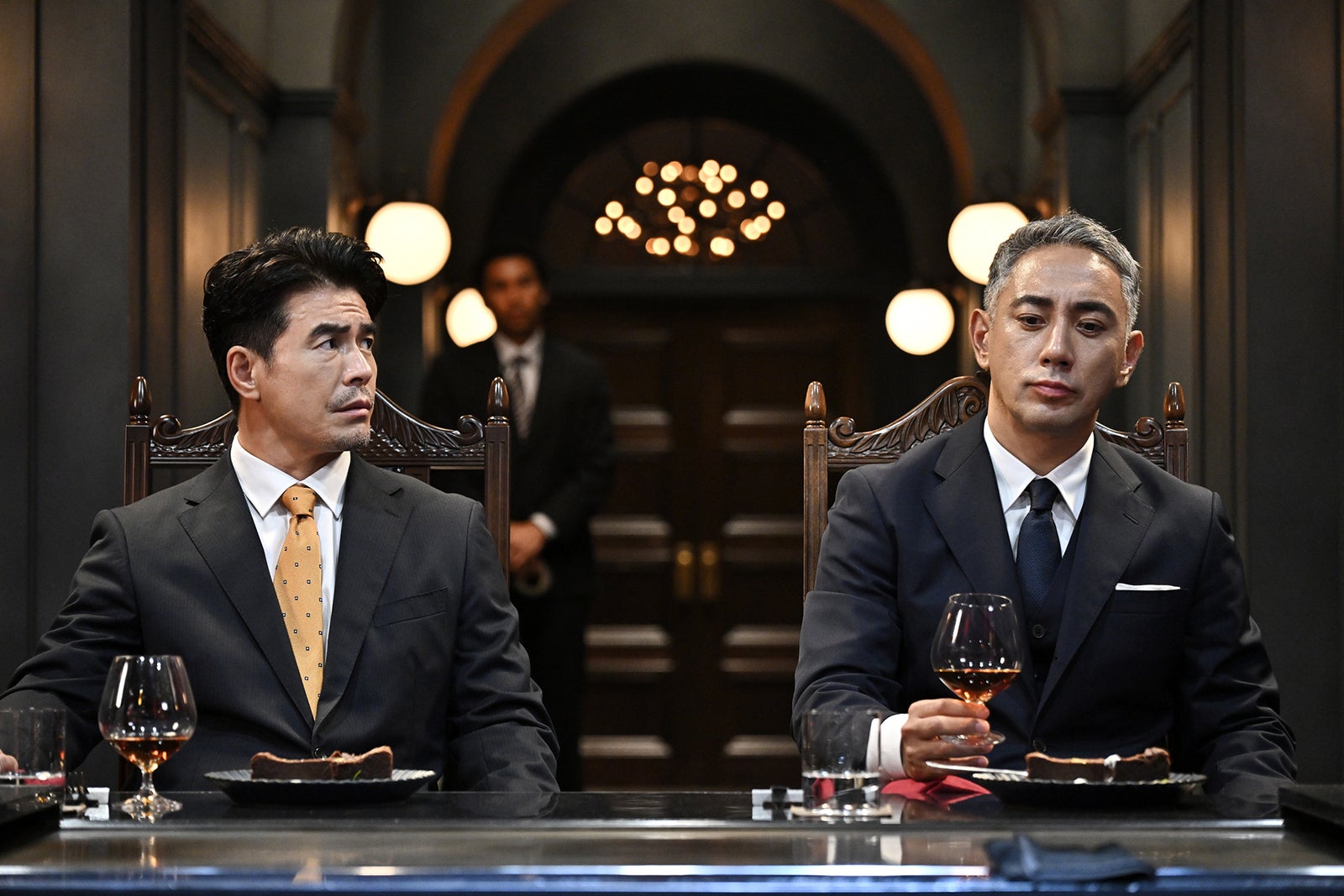 伊藤英明、市川團十郎「リブート」最終話（C）TBS